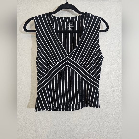 Banana Republic Black and White Striped Women's Tee - Picture 1 of 5
